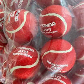 Gepersonaliseerde tennisballen als origineel relatieges...